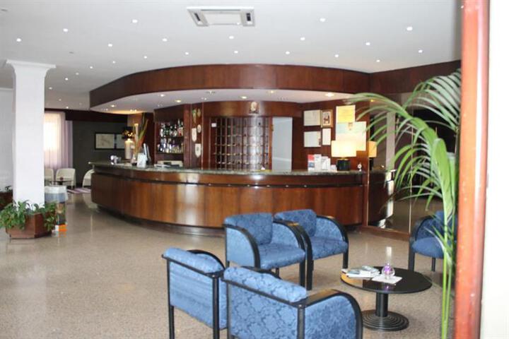 HOTEL DE LA VILLE