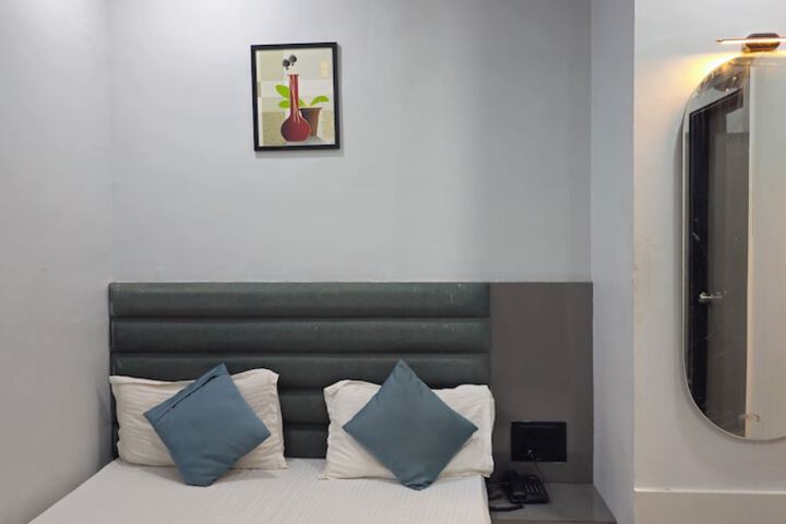 Room 10 of 24