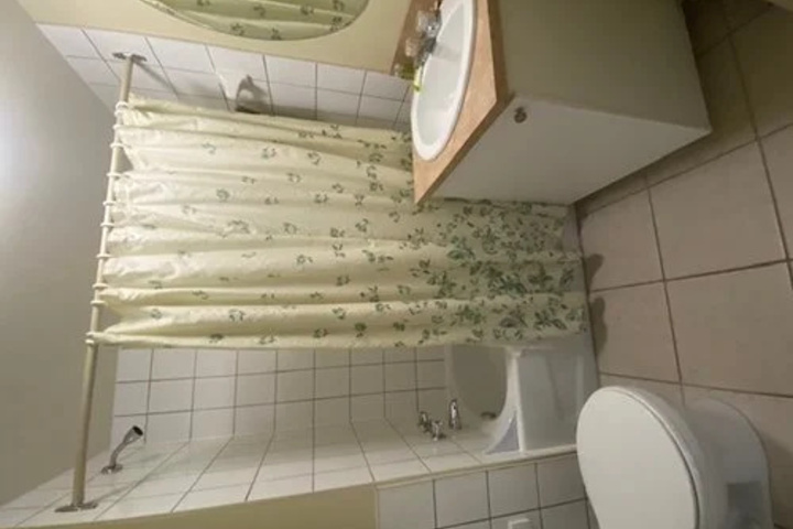 Room 5 of 18