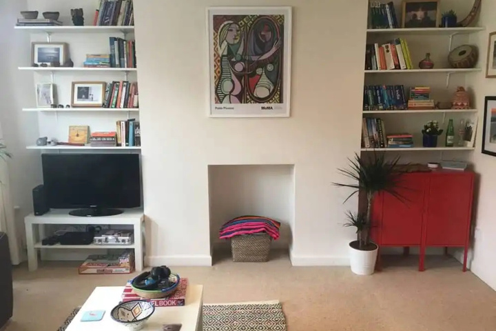 Room 8 of 12