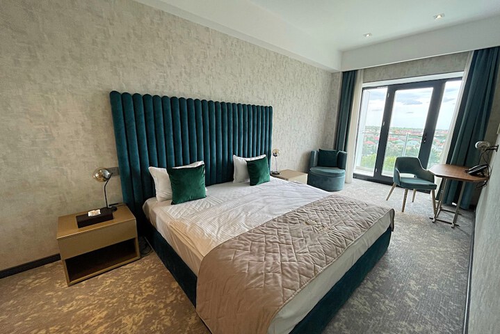 Room 7 of 30