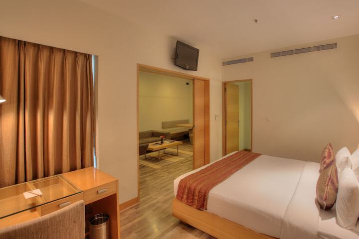 Room 33 of 125