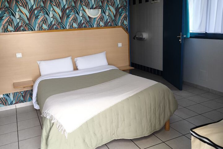 Room 10 of 22