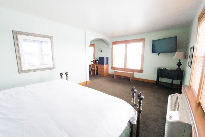 Room 5 of 132