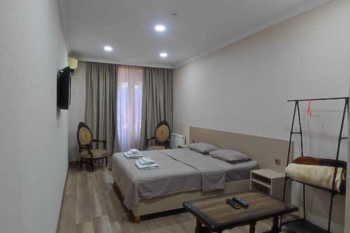 Room 9 of 26