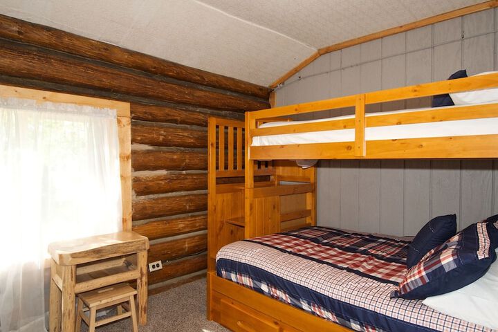 Room 2 of 27
