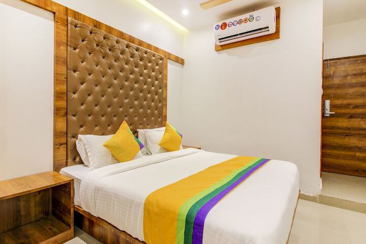 Room 4 of 34