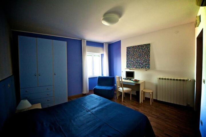 Room 16 of 35