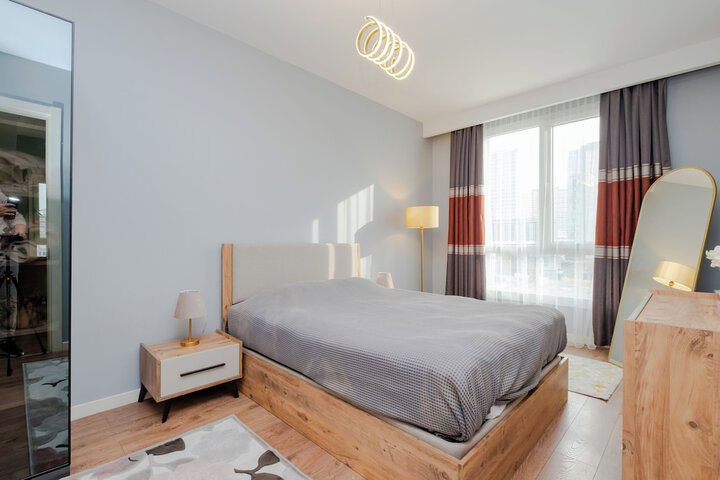 Room 8 of 115