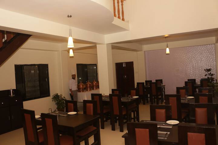Dining 28 of 52