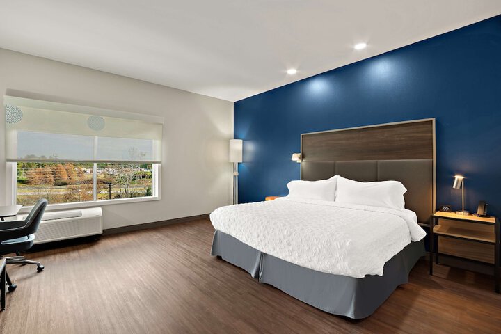 1 King Bed (13 of 13)