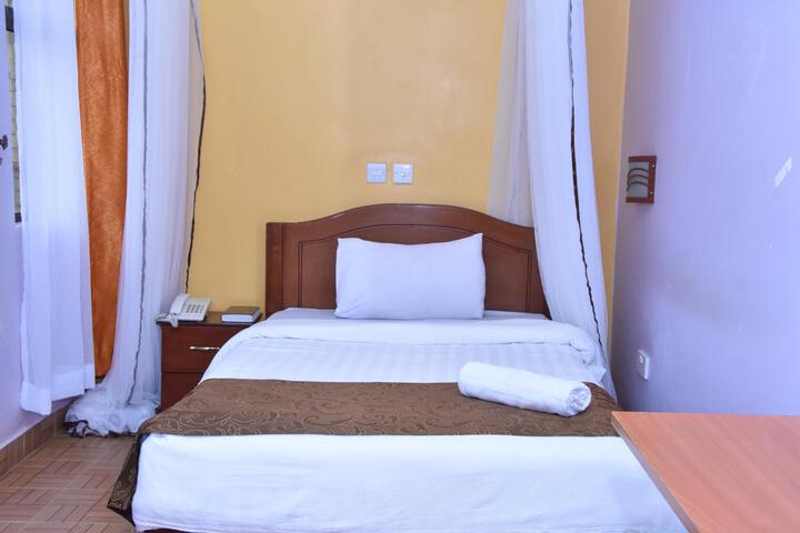 Room 11 of 23