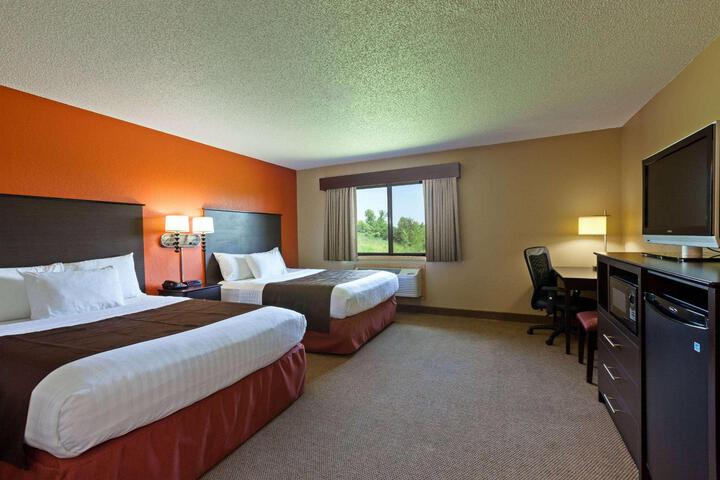 2 Double Beds Accessible Room (2 of 3)