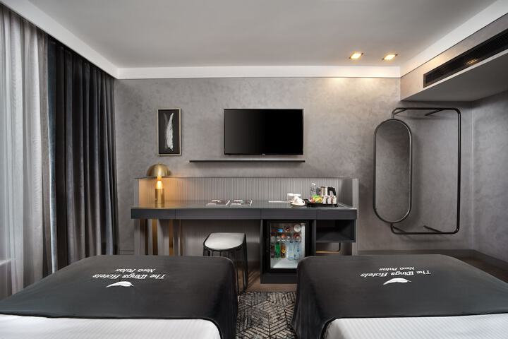 Room 13 of 52