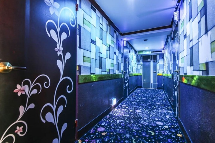 Ballroom/Hall 28 of 34