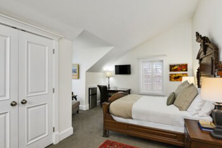 Room 33 of 36