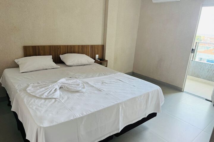 Room 7 of 18