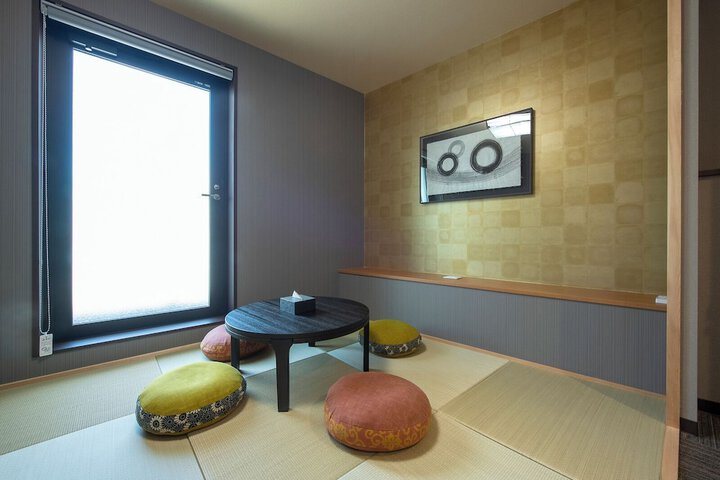 Room 5 of 18
