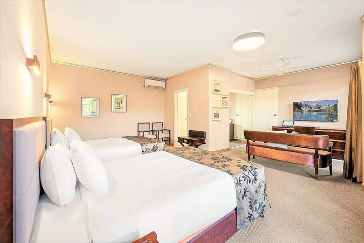 Room 3 of 40