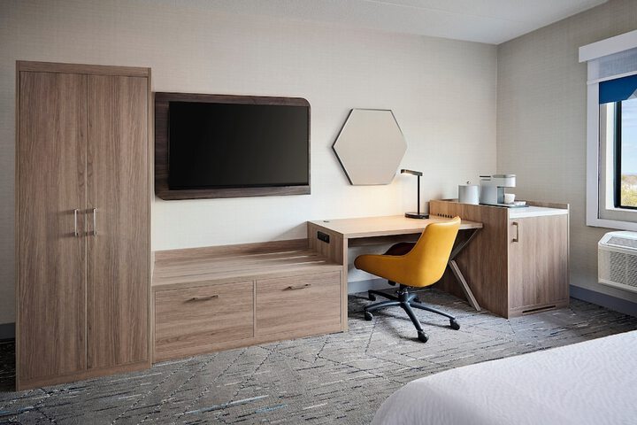 Room 3 of 44