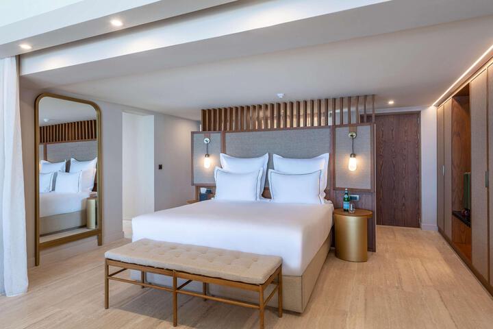 Room 40 of 265
