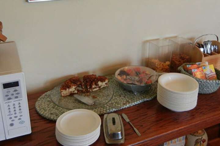 Dining 12 of 16