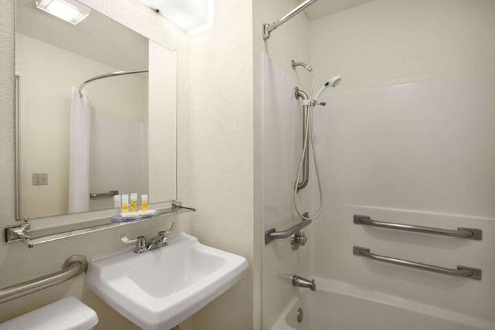 2 Double Beds (5 of 7)