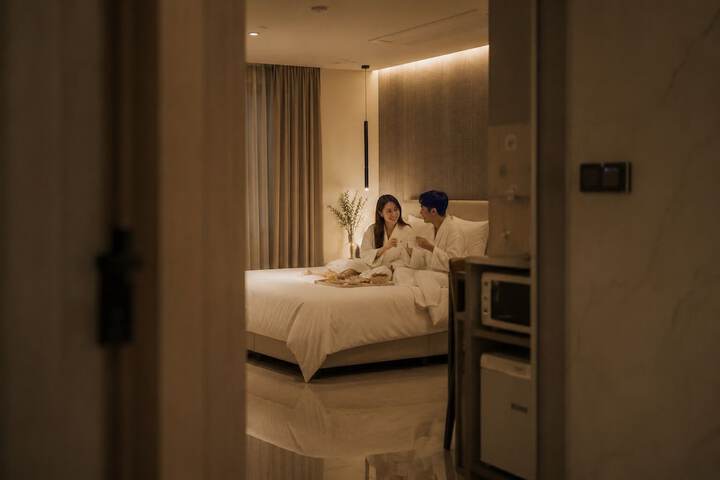 Room 32 of 42