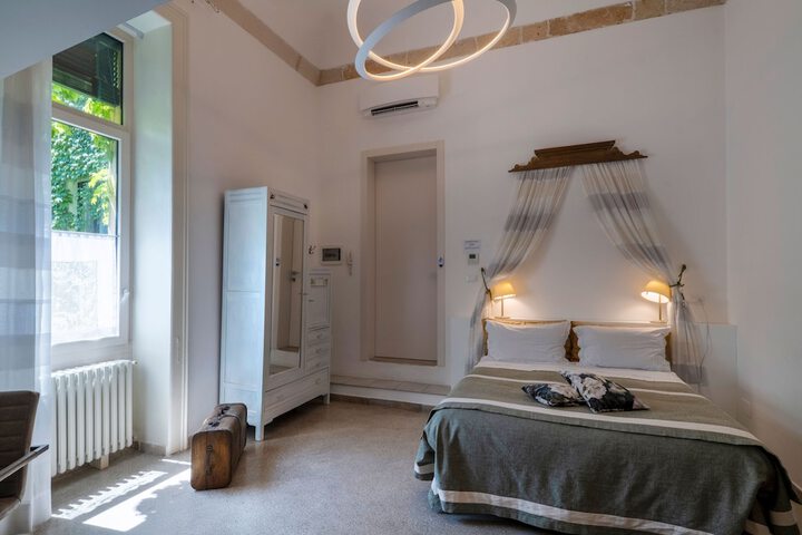 Room 15 of 50