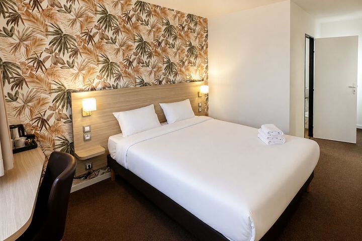 Room 12 of 62