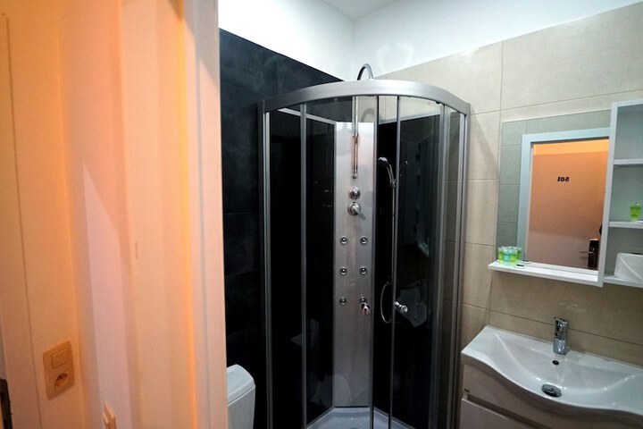 Room 7 of 11