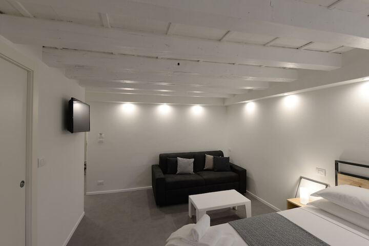 Room 14 of 36