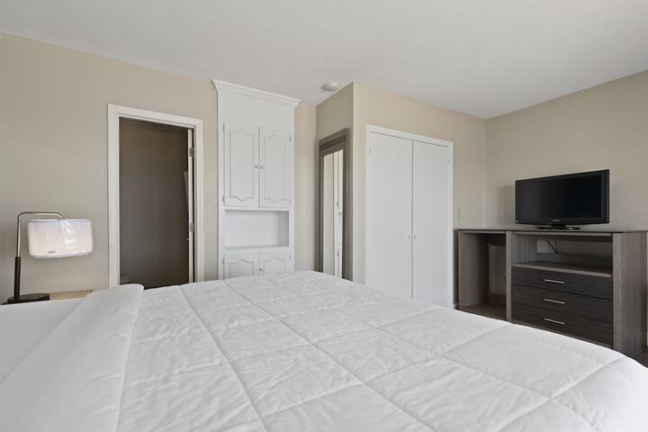Room 28 of 86