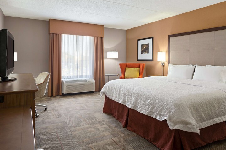 1 King Bed (9 of 9)