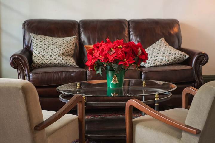 Lounge 47 of 61