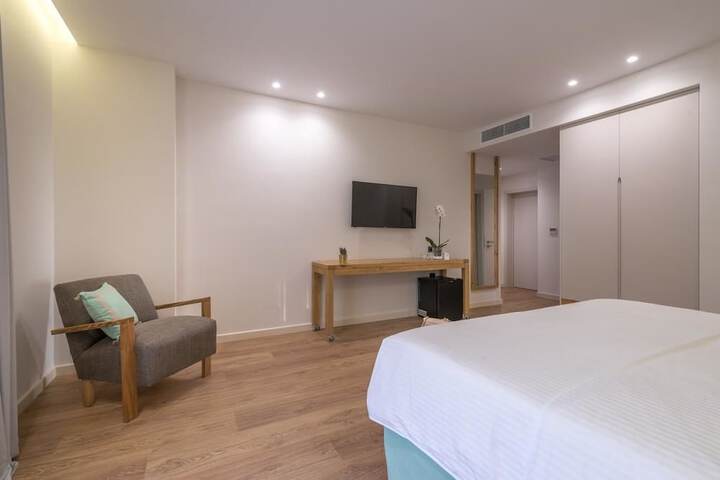 Room 25 of 163