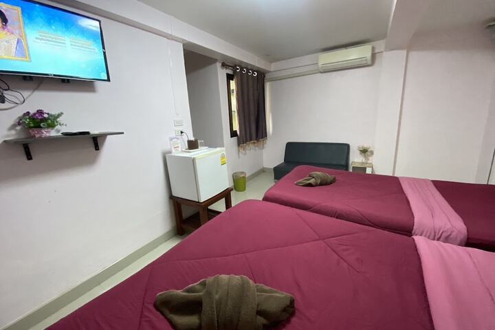 Room 8 of 19