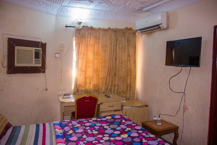 Room 18 of 34