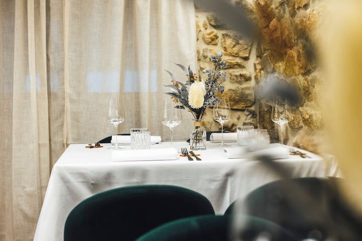 Dining 8 of 18