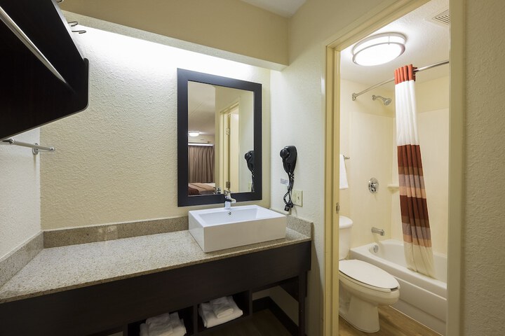 ADA Accessible Standard King (14 of 23)