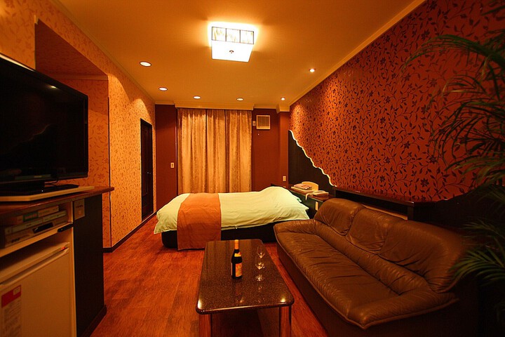 Room 4 of 13