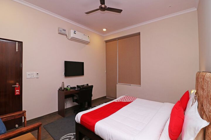 Room 16 of 18