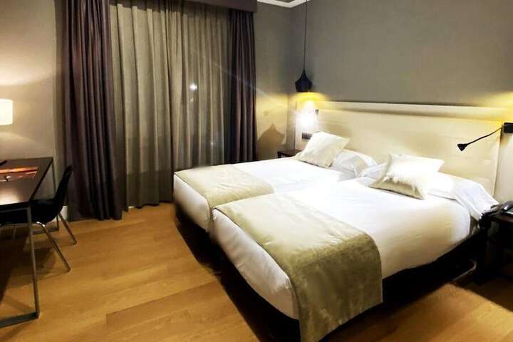 Room 25 of 97