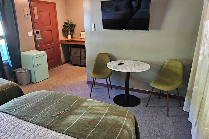 Classic Double Room 2 Double Beds Refrigerator, Microwave (3 of 7)