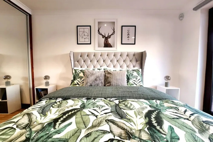 Room 2 of 17