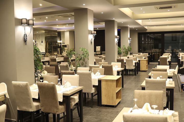 Dining 87 of 164