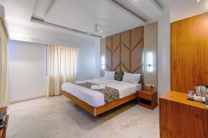 Room 9 of 32