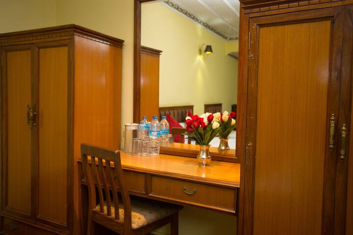 Room 4 of 34