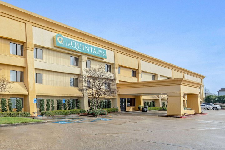 LA QUINTA® INN SUITES BY WYNDHAM - Baton Rouge LA 10555 Reiger Rd. 70809