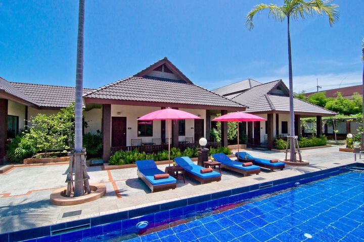 Hotel with Pool
